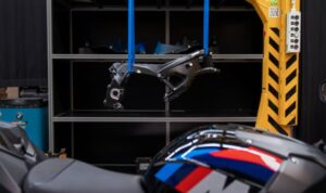 BMW M 1000 RR Sasis Otoplasa BMW M 1000 RR Usung Teknologi Sasis Balap Gen-3