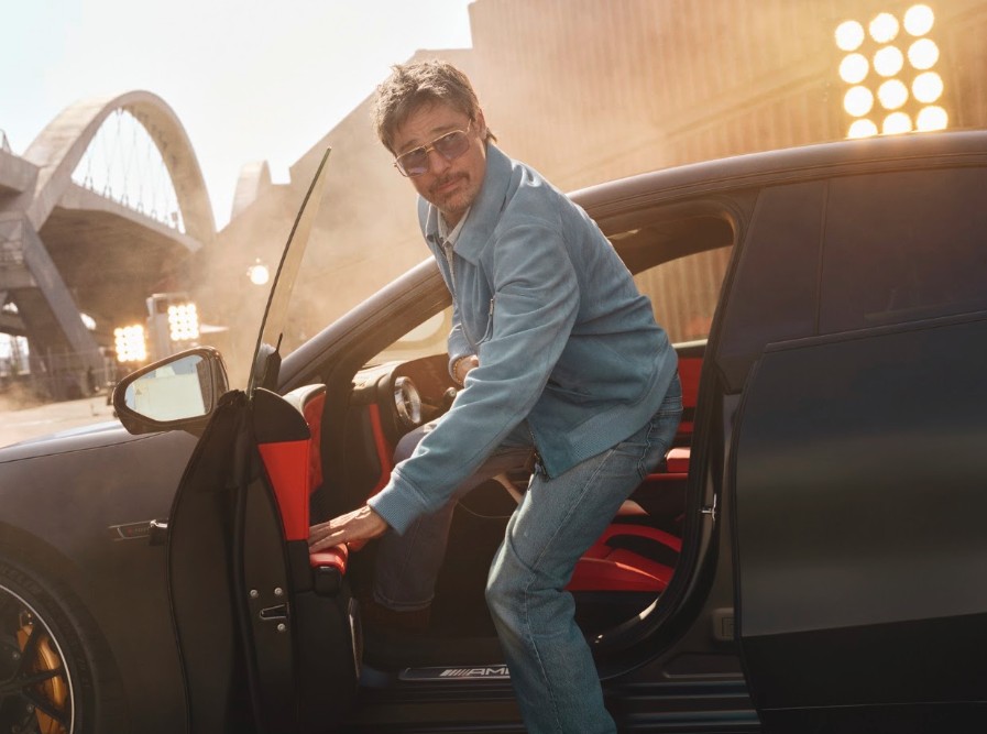 Brad Pitt Bintang Kampanye Mercedes-AMG GT 4-Door Coupé