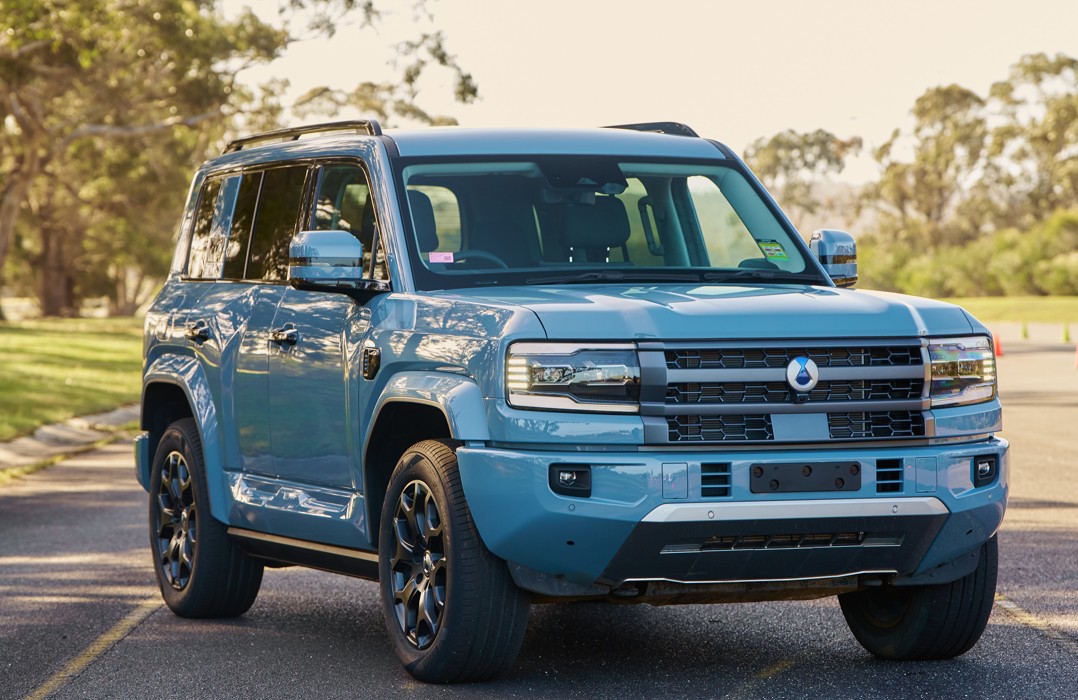 SUV Denza B5