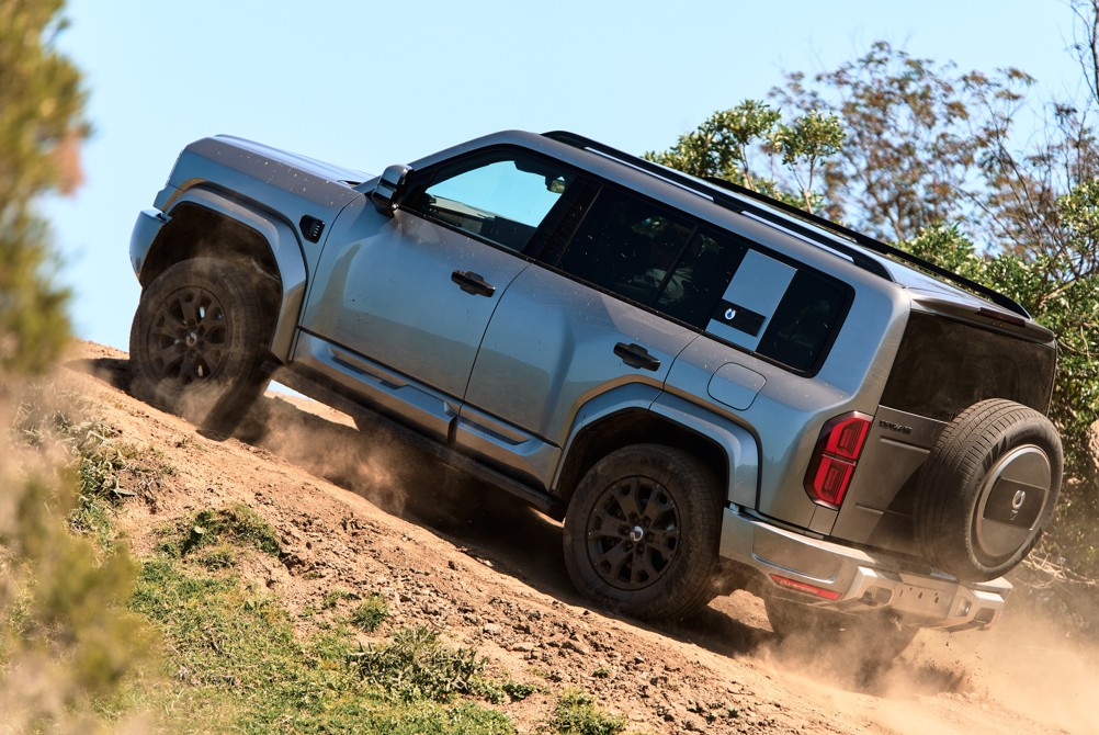 SUV Denza B5