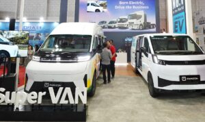 Farizon Super Van Otoplasa Arista Farizon Toyota Hiace