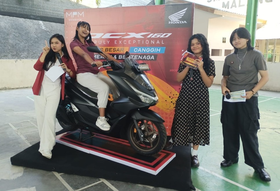 Gen-Z School Movement Honda PCX160 Otoplasa Gen-Z School Movement Pilih Honda PCX160
