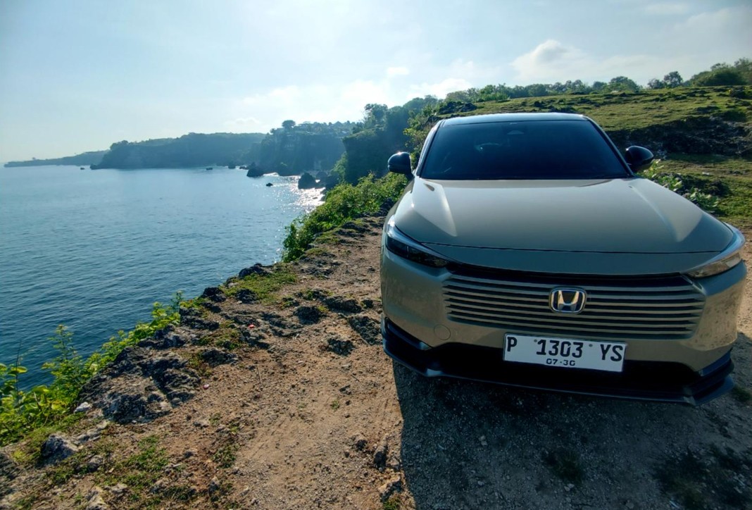 Honda HR-V eHEV Bibir Tebing Balangan Otoplasa Jurang Balangan Beach Cliff