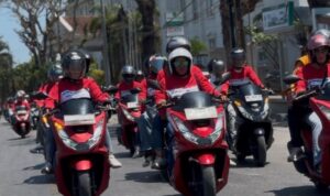 Honda PCX red city riding Otoplasa Jaga Konsentrasi #Cari_ Aman