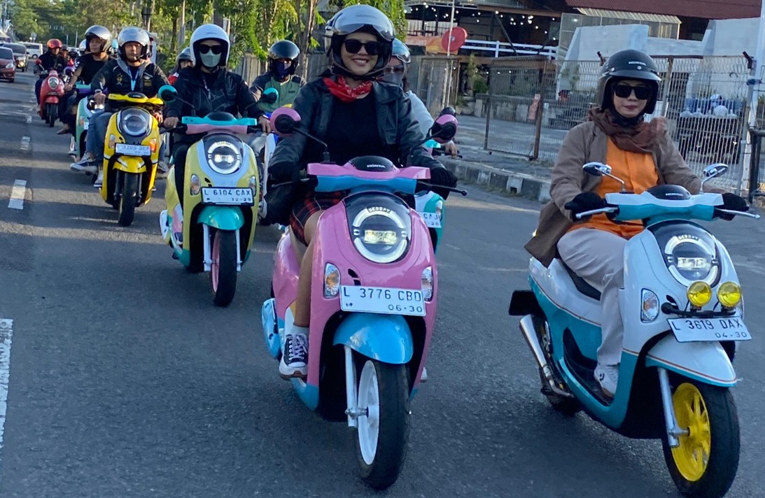 Honda Scoopy City Riding girls Otoplasa Jarak Aman 3 Detik