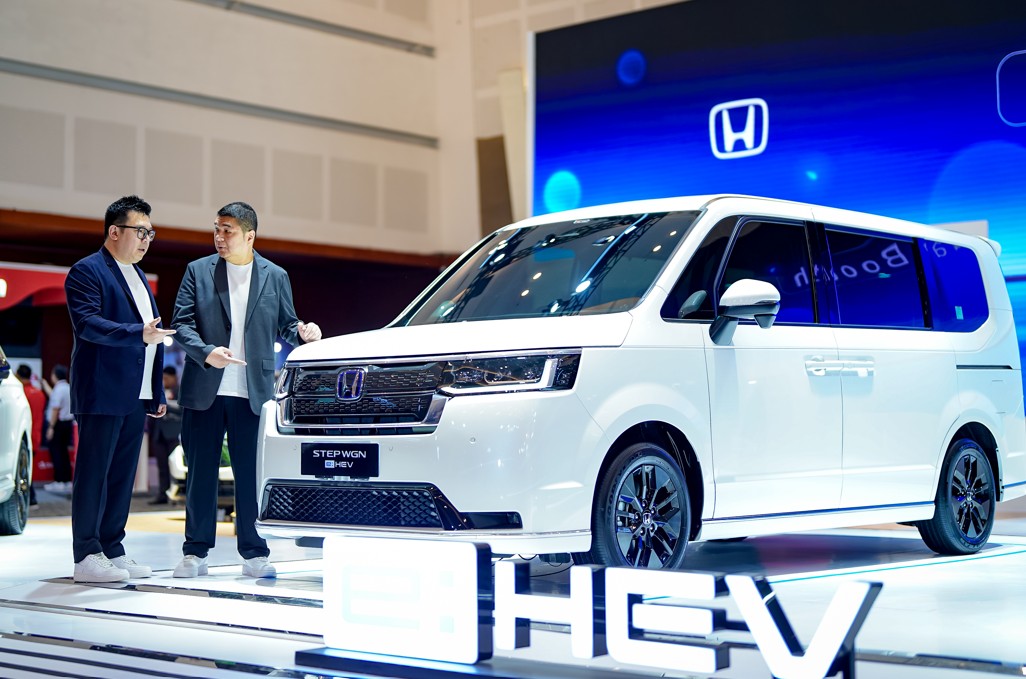 Honda STEP WGN e:HEV GIIAS Surabaya