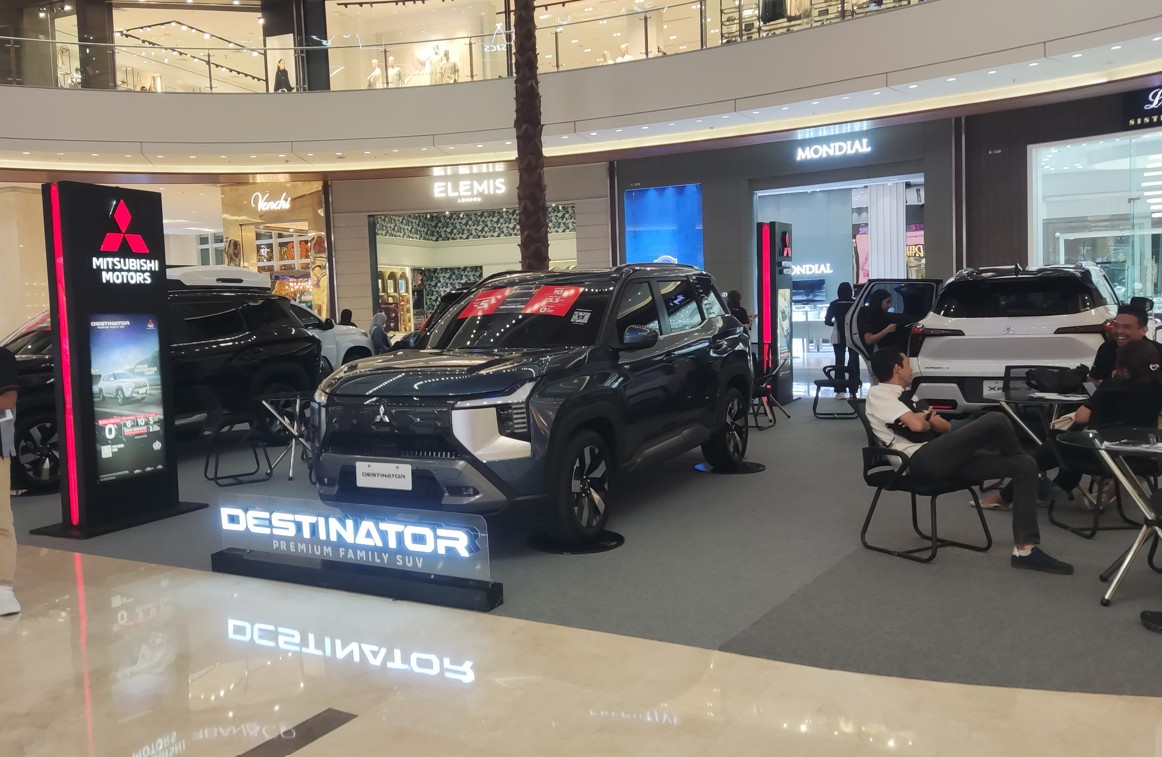 Mitsubishi Large Auto Show Galaxy Mall 3 Surabaya