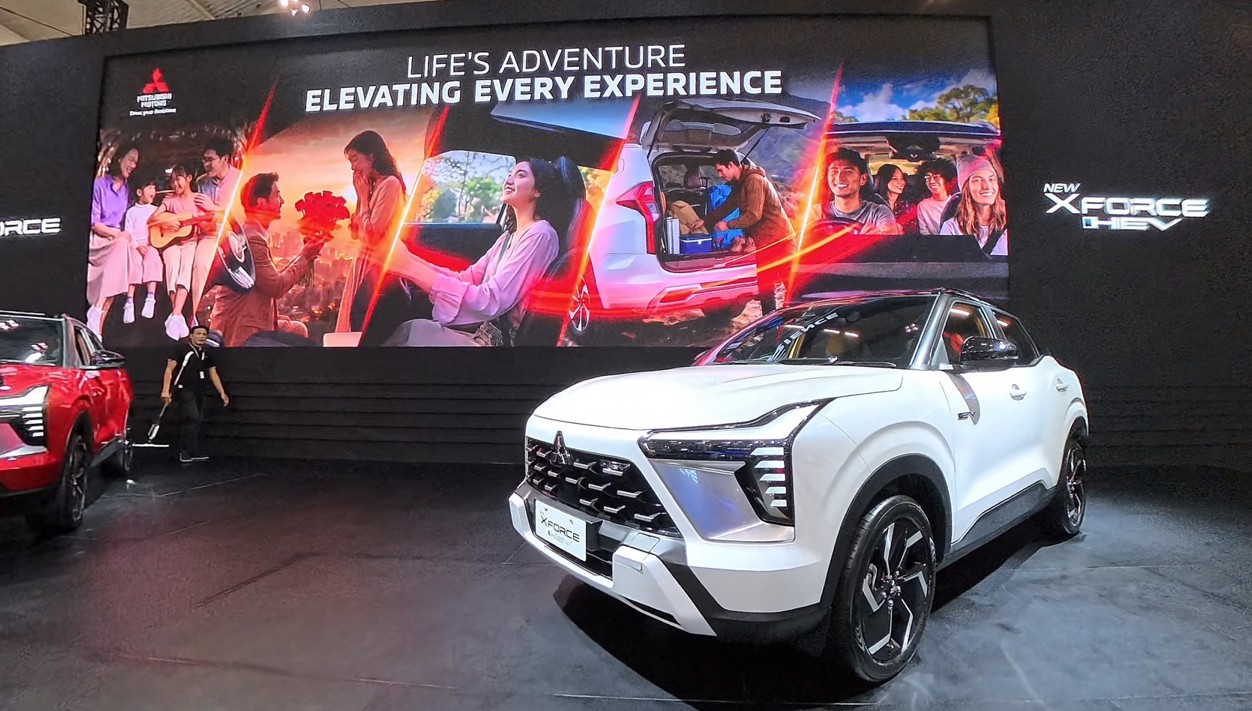 Mitsubishi Xforce HEV GIIAS 2026 Booth Otoplasa Mitsubishi SUV Hybrid
