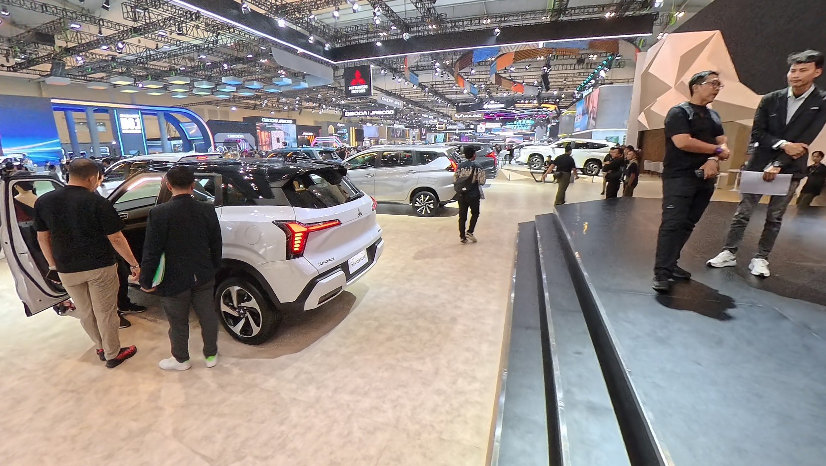 Mitsubishi SUV Hybrid