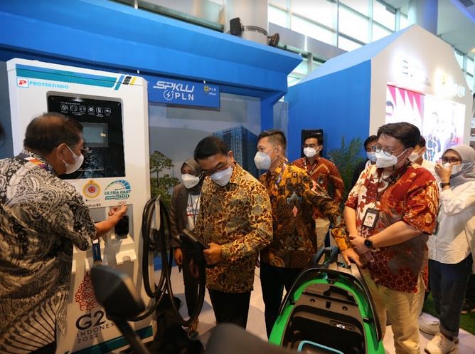 Moeldoko Periklindo SPKLU Peserta Pameran PERIKLINDO PEVS