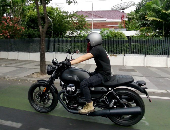 Moto Guzzi V7 Stone