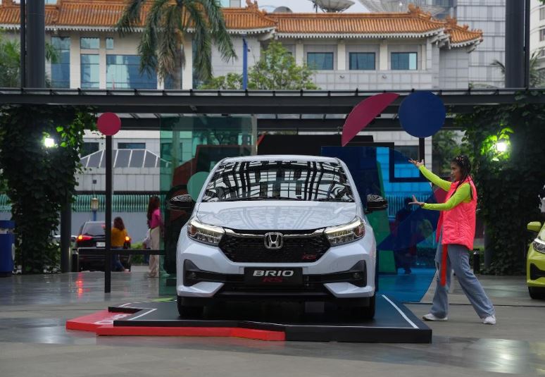 New Honda Brio Facelift Otoplasa2 Penjualan Honda Semester