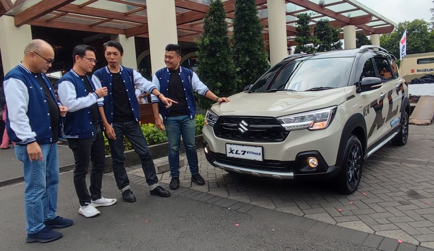 Suzuki XL7 Hybrid Jatim