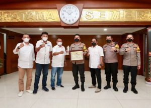 Kapolda Jatim Irjen Nico Terima Anugrah PWI