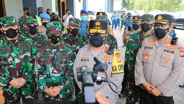 Panglima TNI dan Kapolri Mengecek Vaksinasi 4 TNI Kapolri
