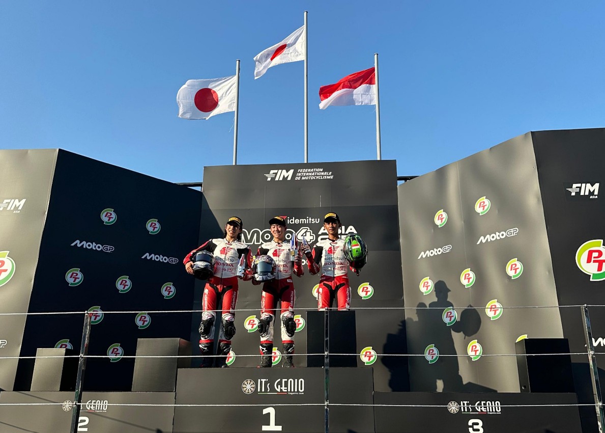 Pembalap AHM Podium Thailand Otoplasa Bintang Pranata Sukma Podium
