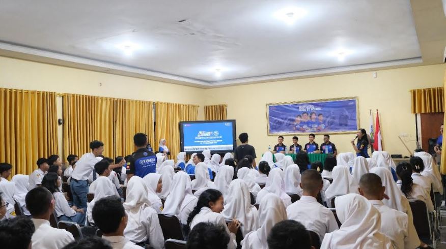 Pembalap Yamaha YRI Goes To School Otoplasa Pembalap Yamaha Goes To School