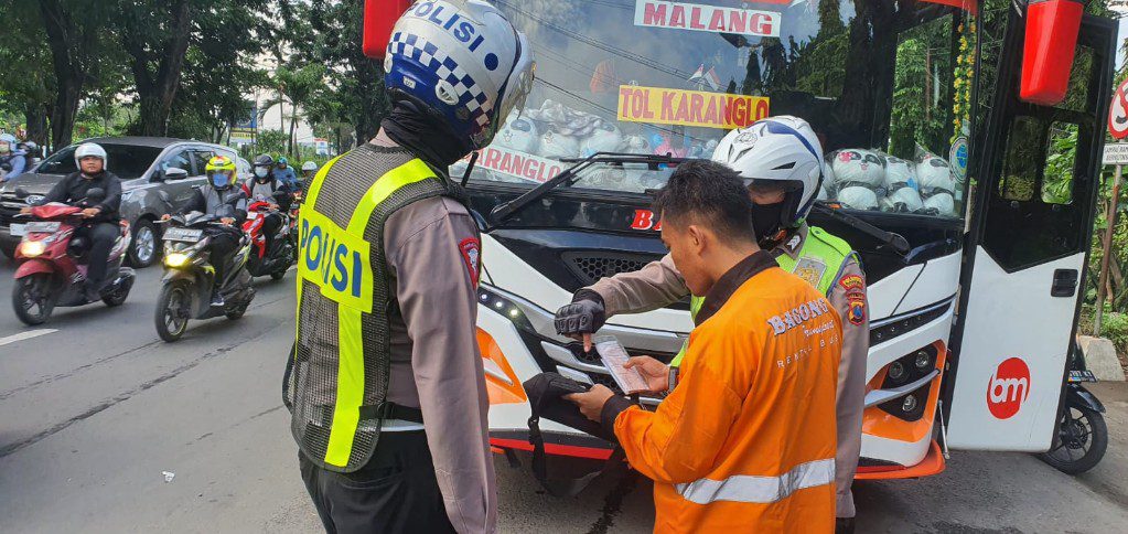 Penertiban Bus Otoplasa 2