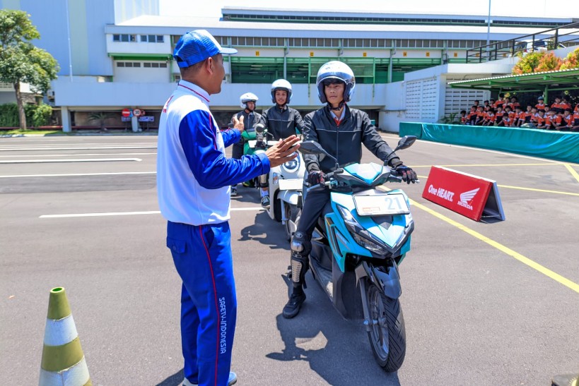 Pengendara Pemula Safety Riding MPM Honda Jatim Otoplasa Pengendara Pemula Motor