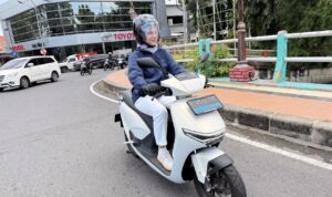 Perempuan Motor Listrik Honda Otoplasa Kartini Perempuan Keselamatan Berkendara