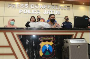 Polda Jatim konferensi pers