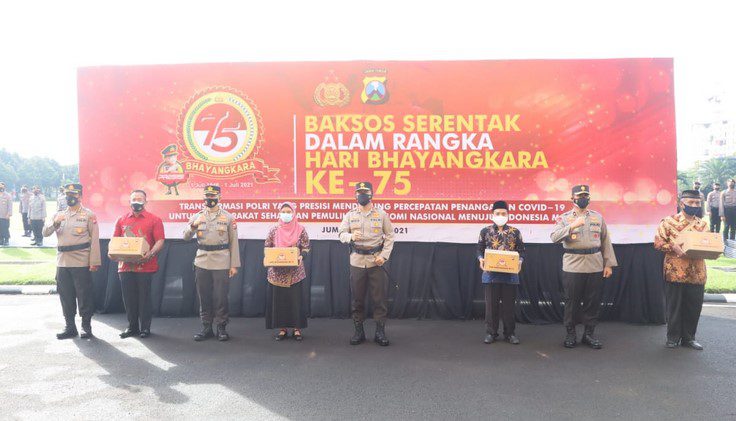 Polda Jatim Bantu Sembako