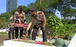 Kapolda Jatim Ziarah Pahlawan