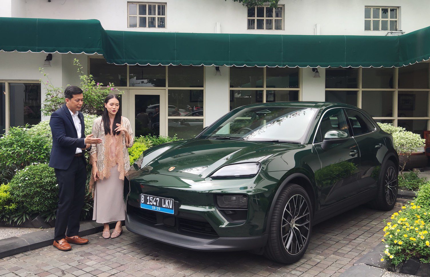 Porsche Macan 4 EV Majapahit Otoplasa Porsche Macan 4 EV Surabaya