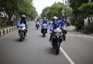 R15 Connected bLU cRU Fun
