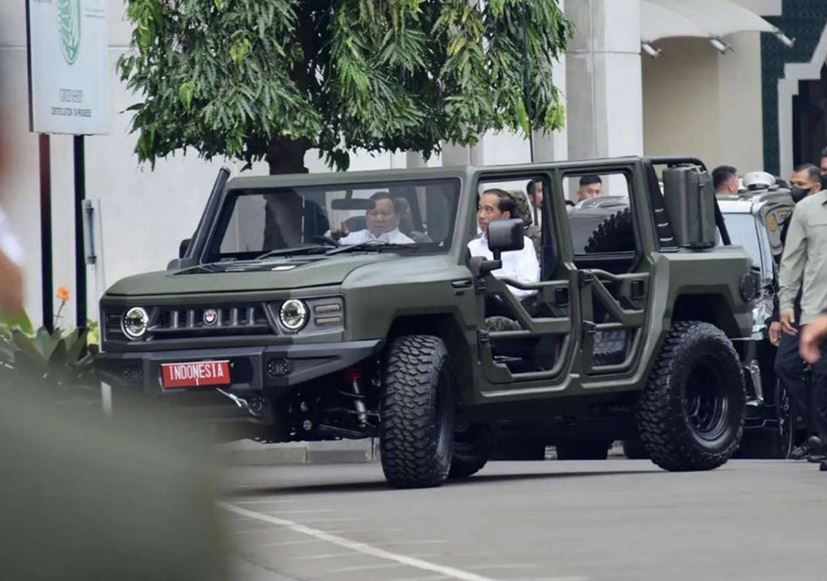 Rantis Maung Pindad Jokowi Otoplasa Jokowi Rantis Maung Gen3
