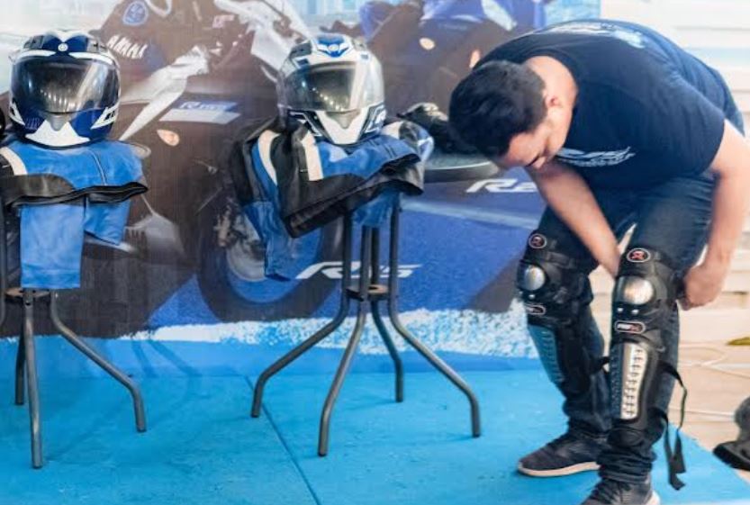 Yamaha STSJ Blu Cru Riding