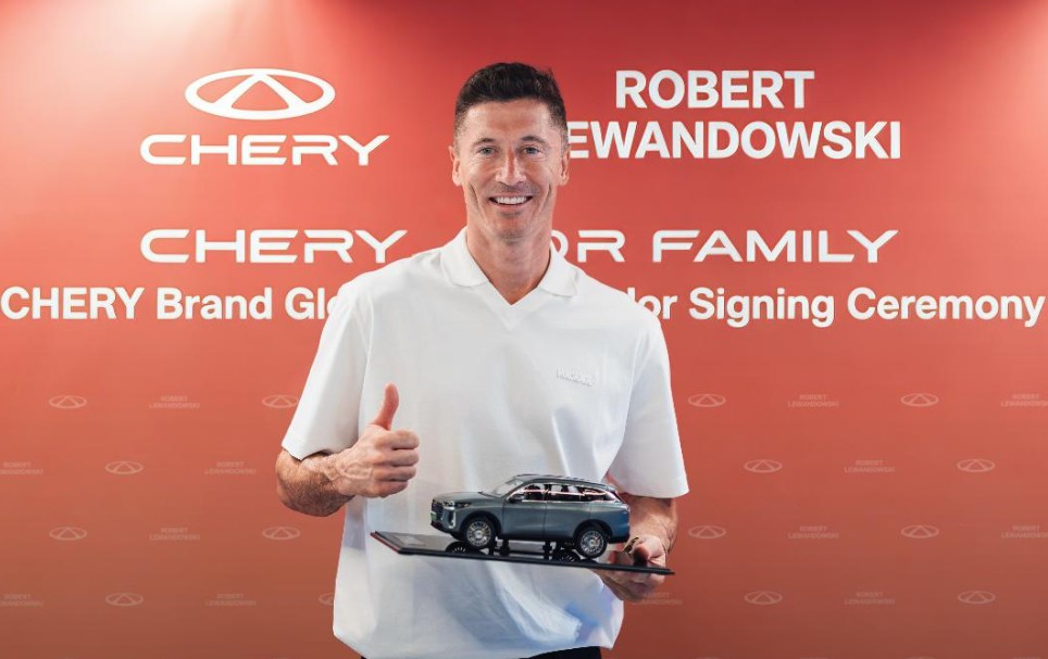 Robert Lewandowski Brand Global Ambassador Chery 2026 Otoplasa Robert Lewandowski Brand Global Ambassador Chery