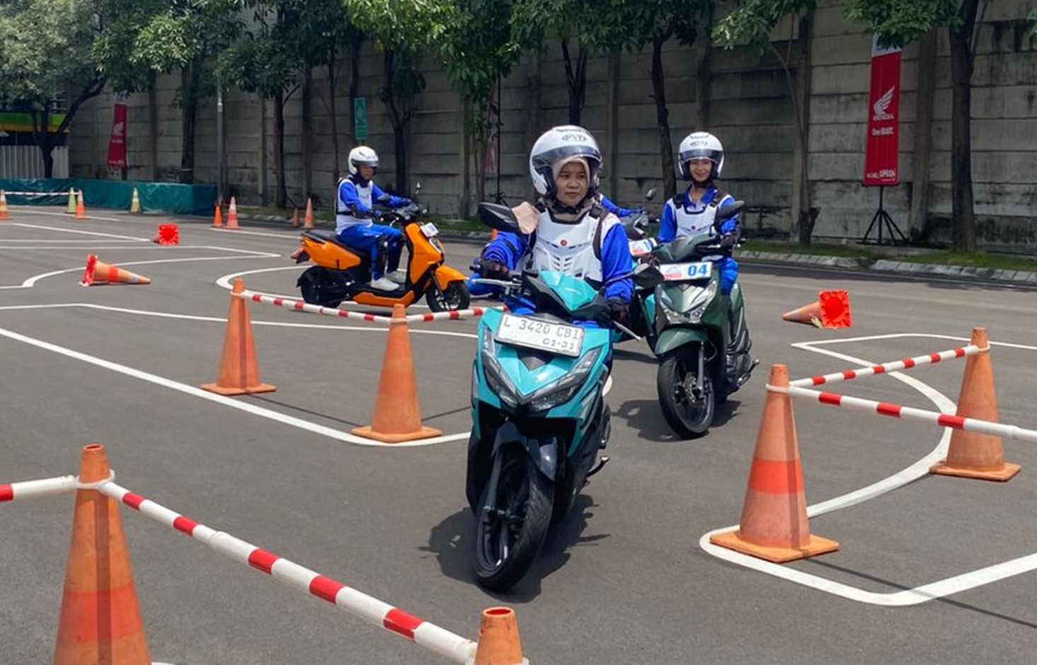 Safety Rding Cari AMan MPM Honda Jatim Otoplasa Hindari Kebiasaan Berisiko di Jalan
