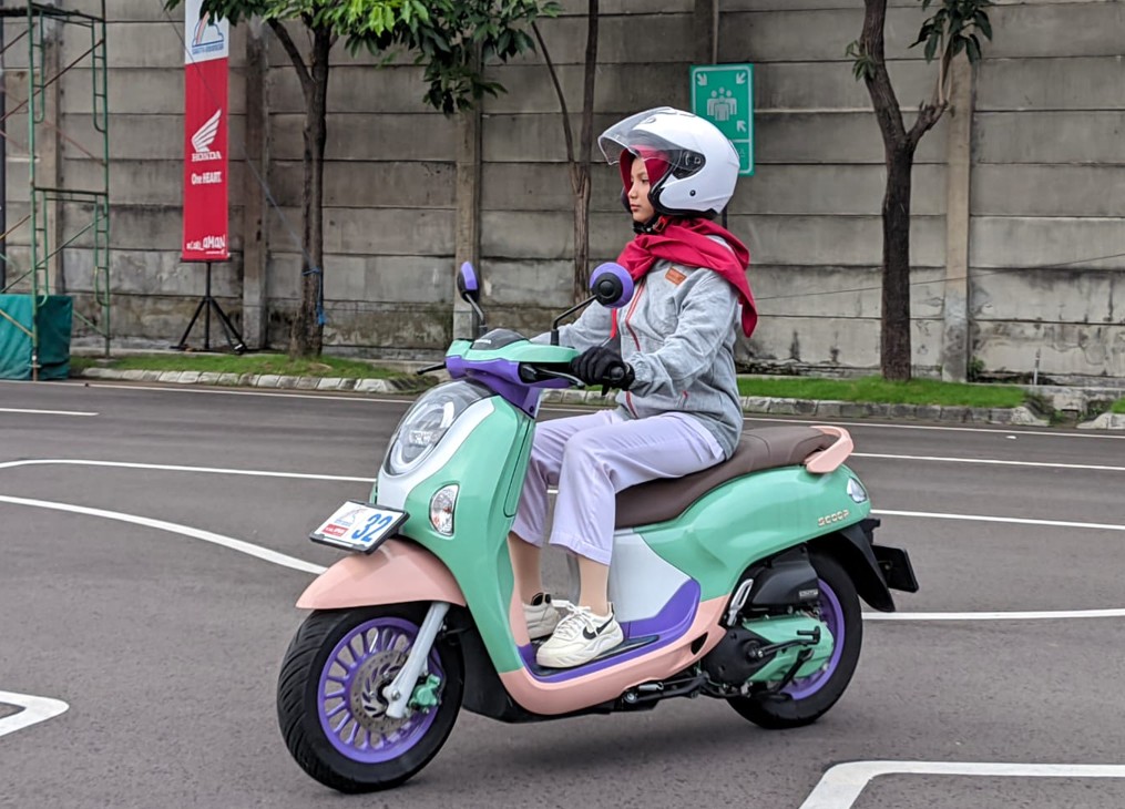 Safety Riding Honda Scoopy Otoplasa Liburan Sekolah MPM Honda Jatim Pelajar