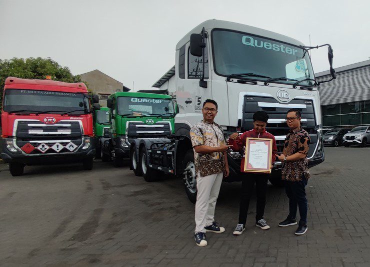 Sopir UD Trucks Ulum Otoplasa 3 Sopir UD Trucks Indonesia Juara Jepang