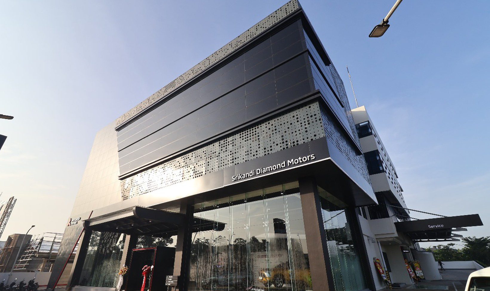 Srikandi Diamond Mitsubishi PIK 2 Otoplasa Diler Srikandi Diamond Mitsubishi PIK 2