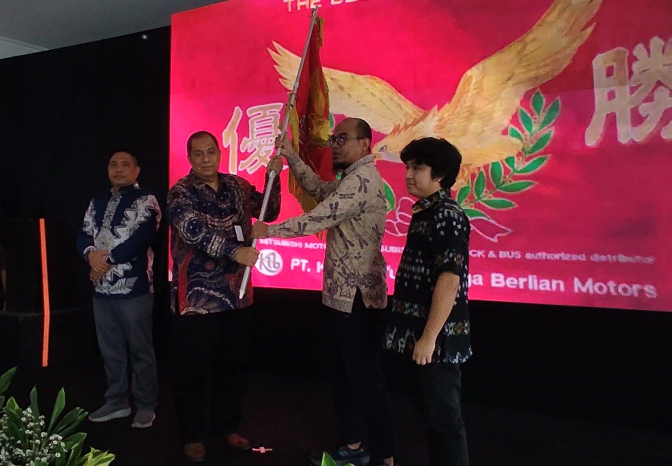 Sun Star Probolinggo bendera Otoplasa Penghargaan Fuso Sun Star Motor Probolinggo