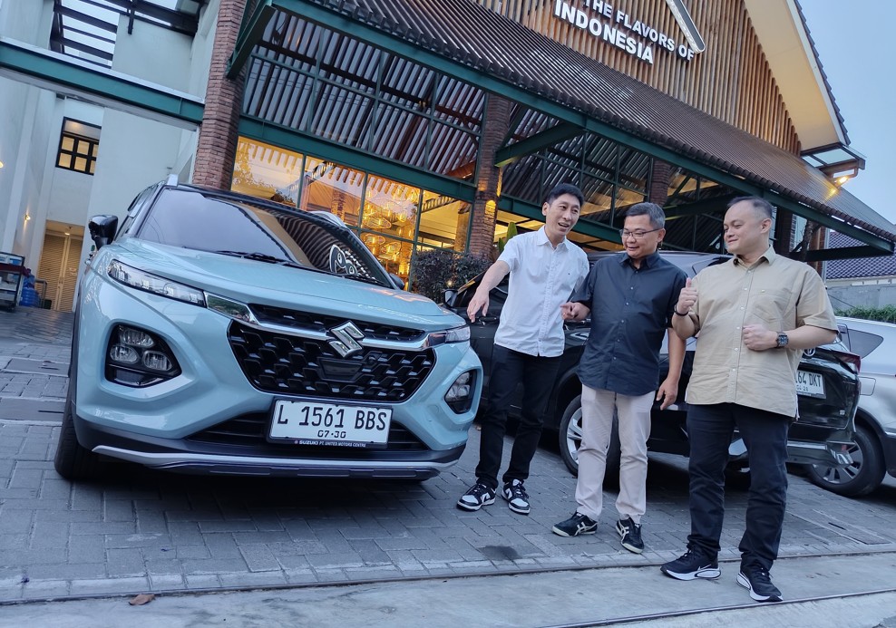 Suzuki Fronx GIIAS Surabaya Otoplasa 27Agt2025 Suzuki Fronx Hybrid Terlaris di Jawa Timur