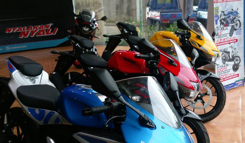 Suzuki GSX-R150 MotoGP merah kuning