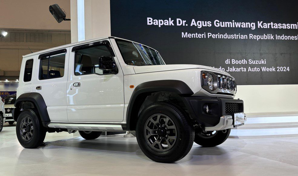 Suzuki Jimny 5-Door White Rhino Edition Otoplasa 2 Suzuki Jimny 5-Door Badak