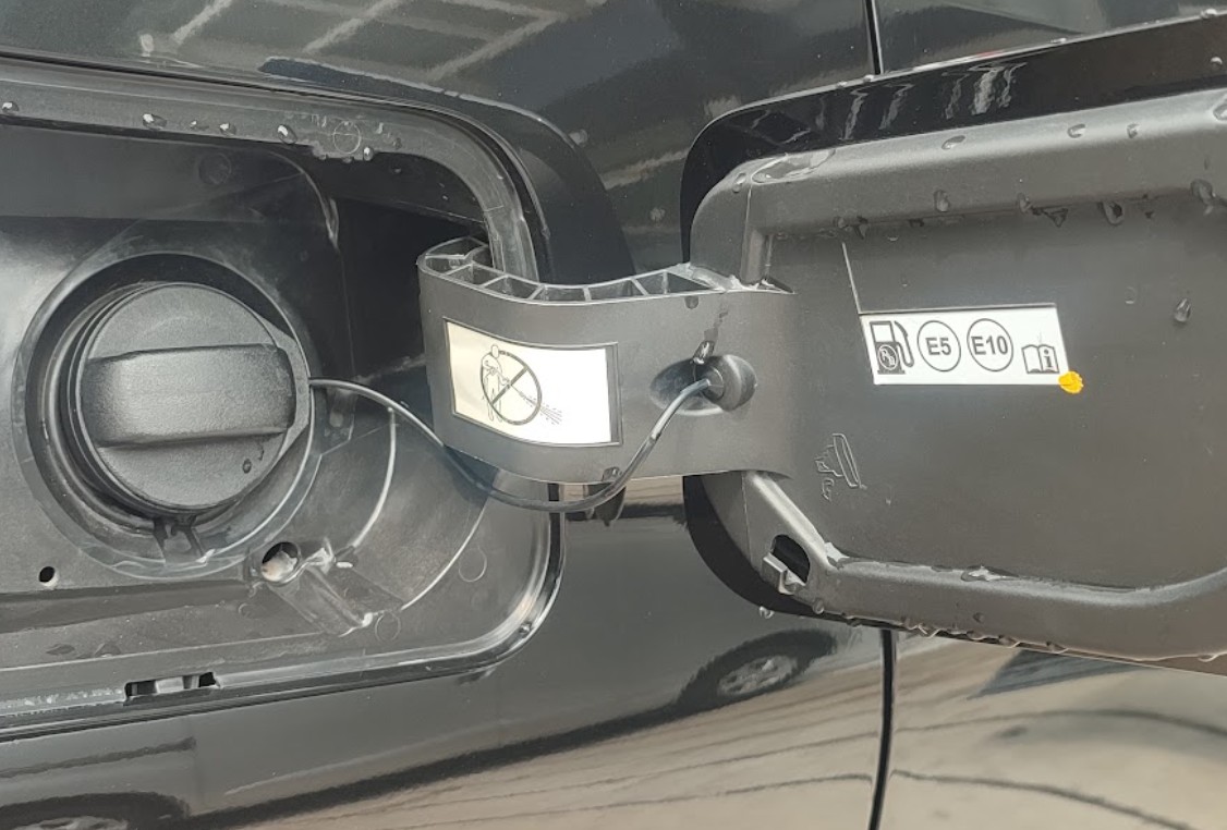 Tangki BBM Peugeot Etanol E5 Otoplasa Tangki Keropos BBM E5