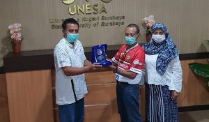 Tarwi dan rektor Unesa Nurhasan