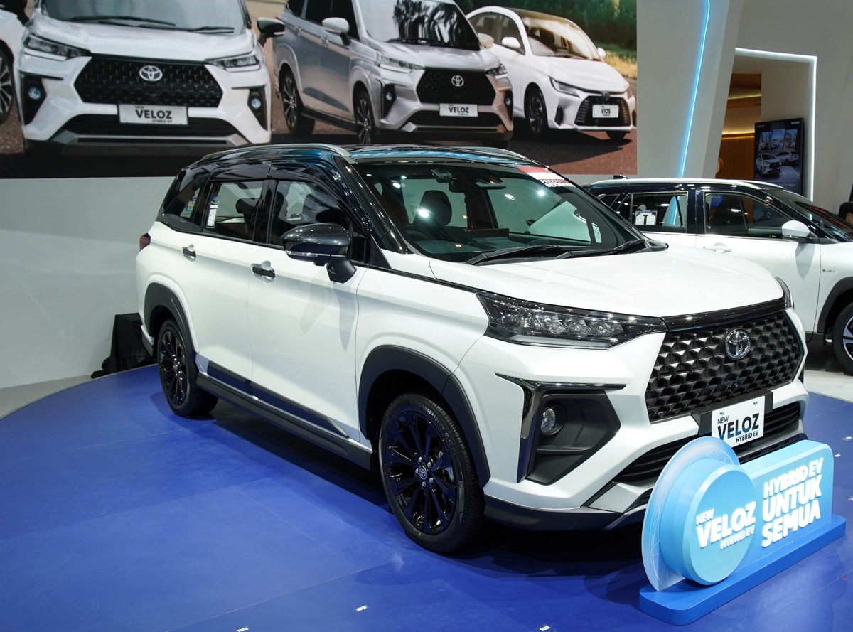 Toyota Veloz MPV Hybrid Termurah