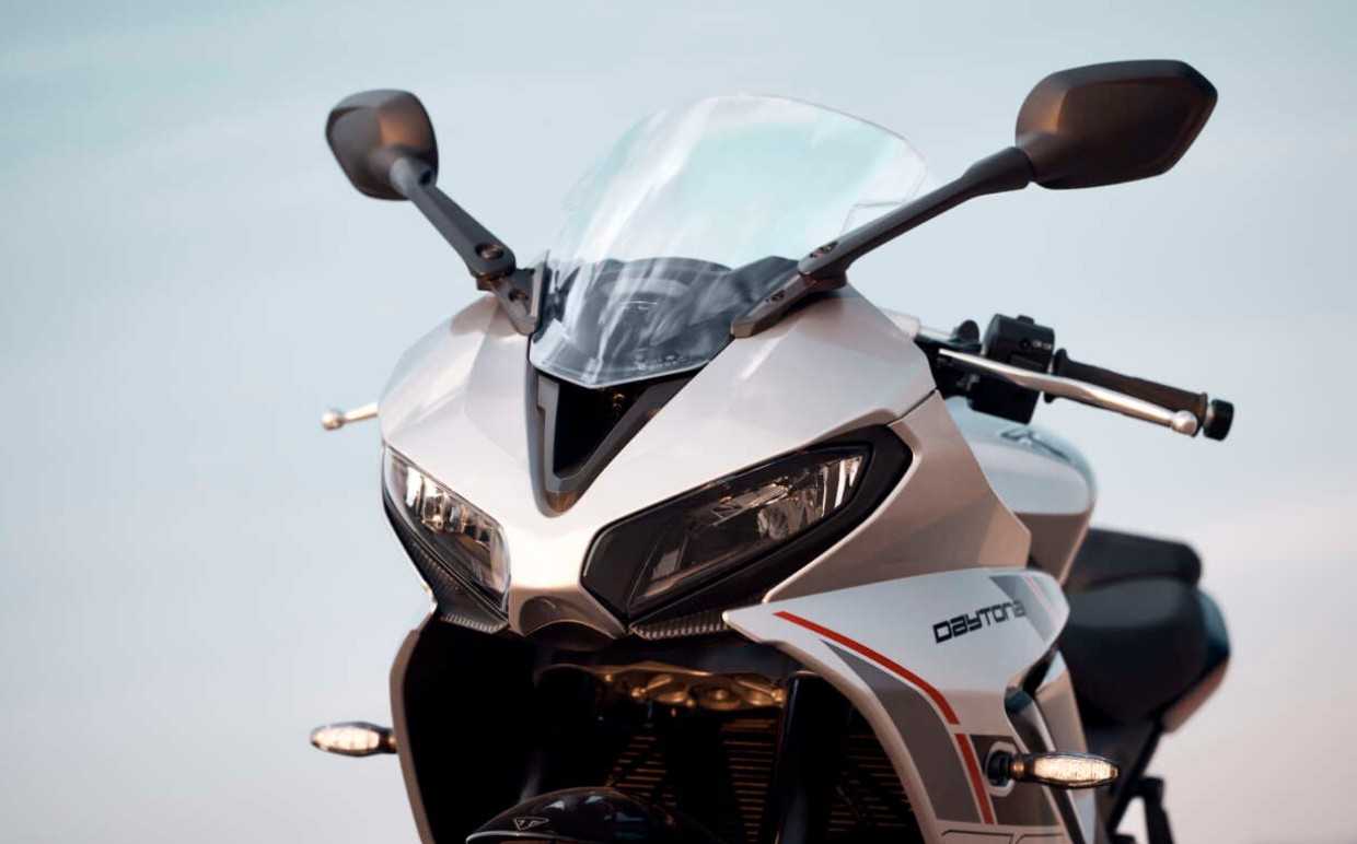 Triumph Daytona 660 Suspensi Showa Adjustable