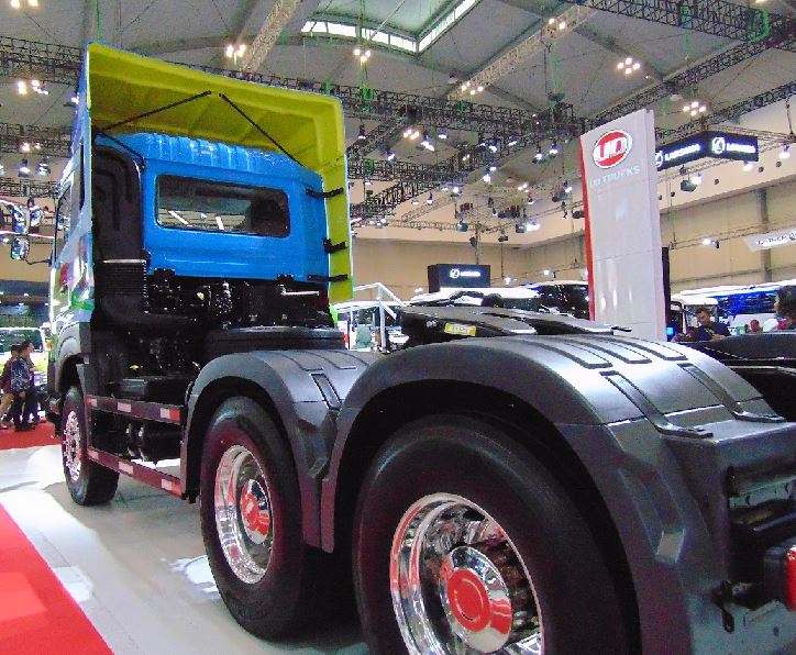 UD Trucks Quester Escot