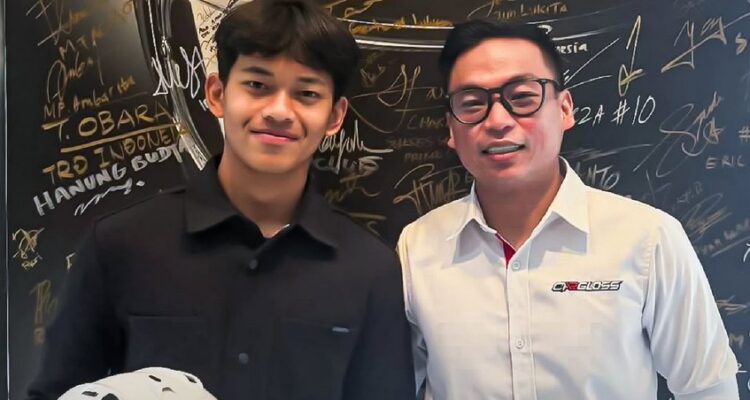 Helm Arai KYT Veda Ega Pratama