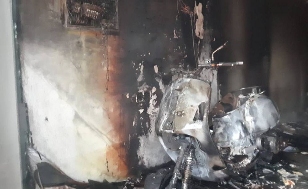 Vespa terbakar