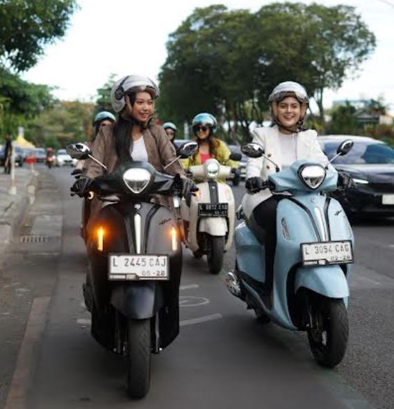 Wanita Cantik Metropolis Yamaha Classy