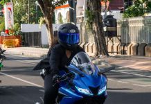 Yamaha R15 Lady Biker