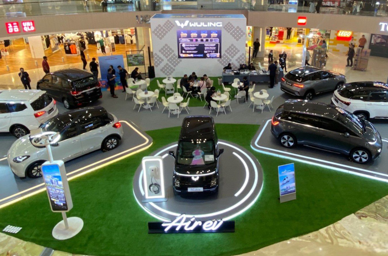 Wuling HUT 8 TP3 Surabaya Otoplasa Wuling Anniversary SALEbration Tunjungan Plaza Surabaya